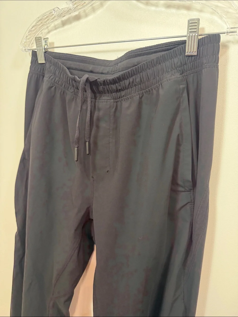 Lululemon men’s black nylon joggers zipper ankle size large.